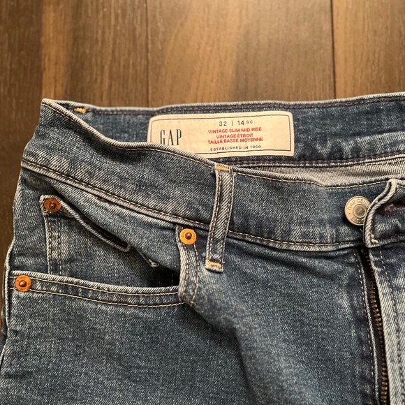 GAP Mid Rise Jeans - Picture 2 of 3